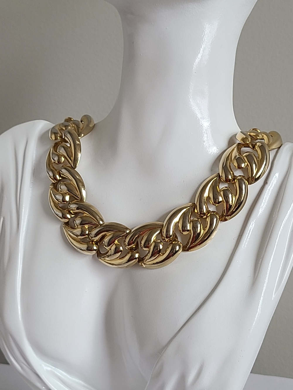 Vintage Retro Gold Tone Chunky Abstract Thick Choker Chain Link Necklace